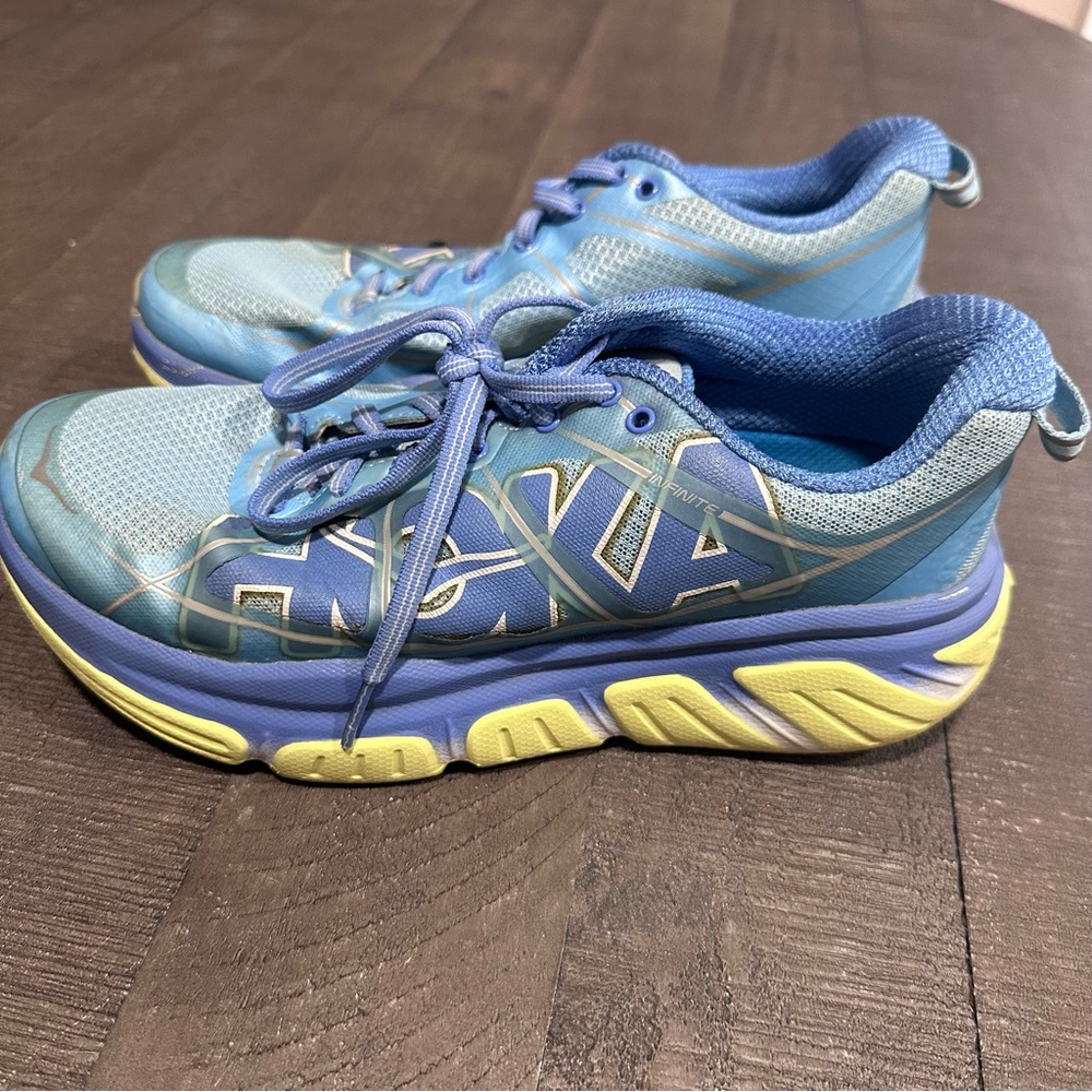 Hoka One One Women’s Infinite Running Shoes Light Blue Yellow size 7.5